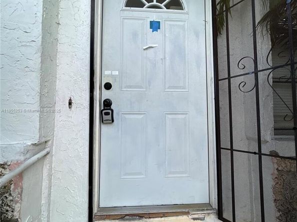 796 NE 85th St, Miami FL 33138