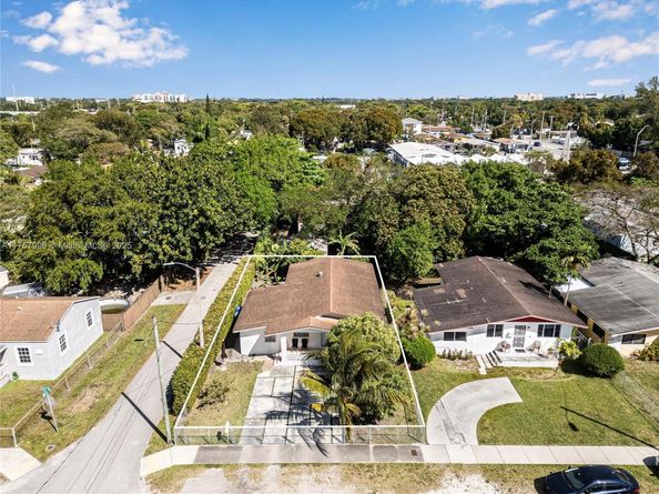 1243 NW 42nd St, Miami FL 33142