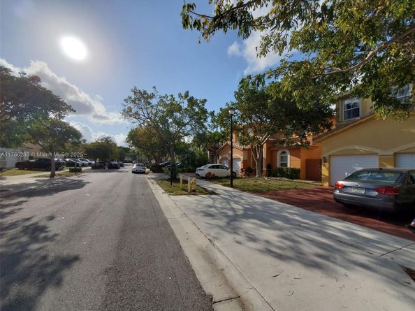 11009 NW 80th Ln, Doral FL 33178