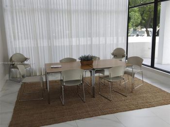 911 Ponce De Leon Blvd