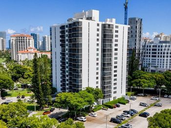 20100 W Country Club Dr