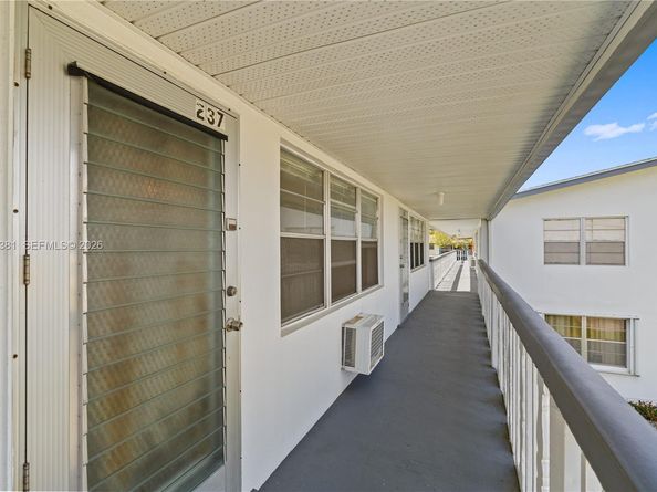 237 Camden J 237, West Palm Beach FL 33417