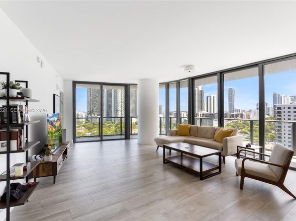 121 NE 34th St 1204, Miami FL 33137