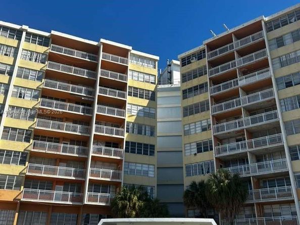 2025 NE 164th St 918, North Miami Beach FL 33162