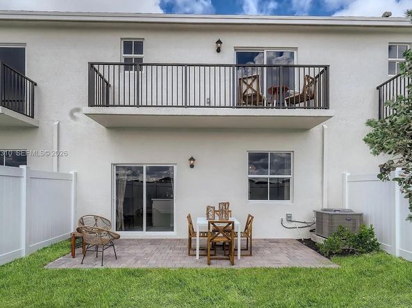 1676 SE 8th Ave, Homestead FL 33034