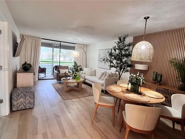 10303 Sunrise Lakes Blvd 211, Sunrise FL 33322