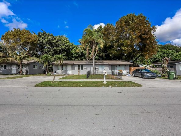 901 NW 11th St, Homestead FL 33030