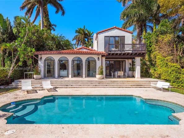 527 E Dilido Dr, Miami Beach FL 33139