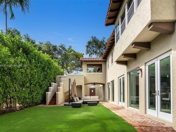 440 Rosaro Ave, Coral Gables FL 33146