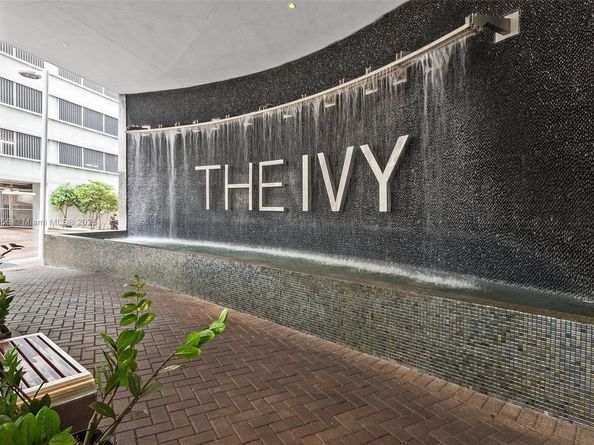 90 SW 3rd St 3810, Miami FL 33130