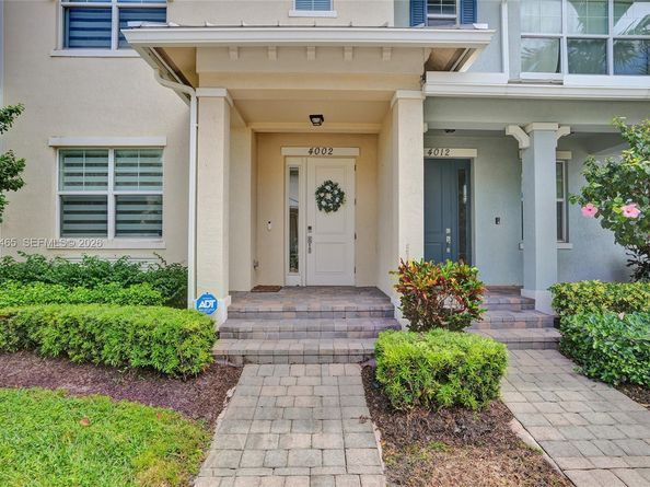 4002 Poinciana Ln, Hollywood FL 33021
