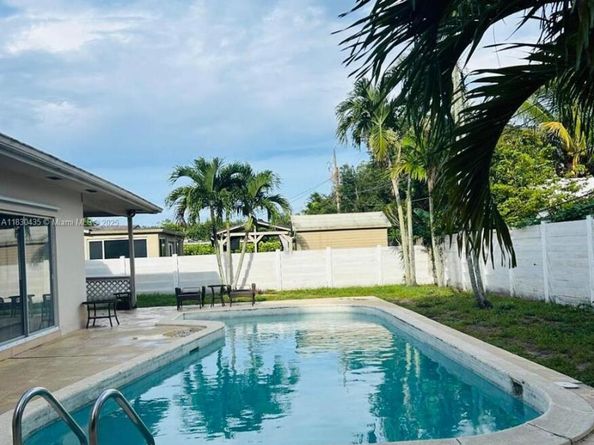 6790 SW 10th Ct, Pembroke Pines FL 33023