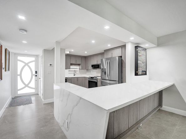 9410 N Hollybrook Lake Drive 201, Pembroke Pines FL 33025