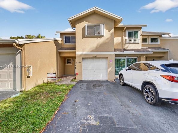 5843 Woodlands Blvd, Tamarac FL 33319