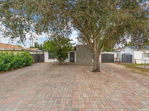 411 N 61st Ave, Hollywood FL 33024