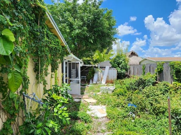 9401 NW 19th St, Pembroke Pines FL 33024