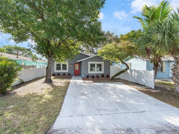 870 NE 35th St, Oakland Park FL 33334