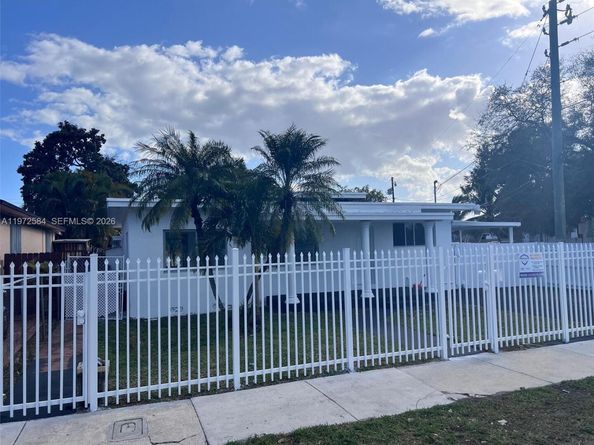 3090 NW 29th St, Miami FL 33142