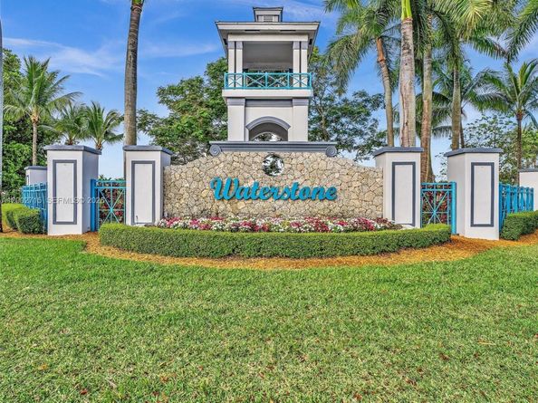 2117 NE 40th Rd, Homestead FL 33033
