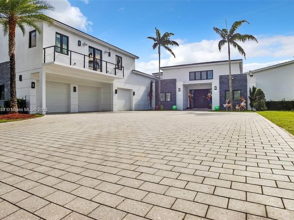 11350 NW 8th St, Plantation FL 33325