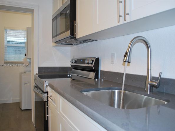 3641 NE 1st Ter, Oakland Park FL 33334