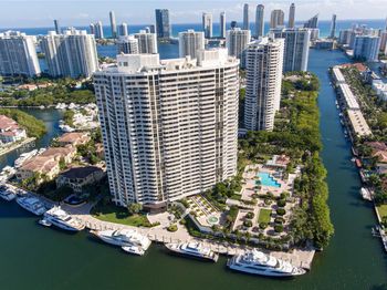 1000 W Island Blvd