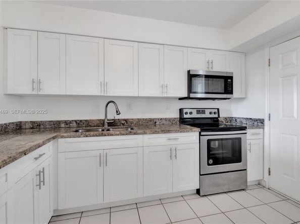 1140 NE 191 24, Miami FL 33179