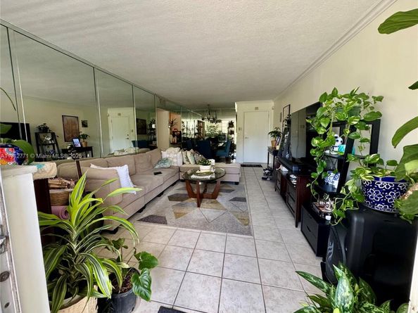 16518 NE 26th Ave 304, North Miami Beach FL 33160
