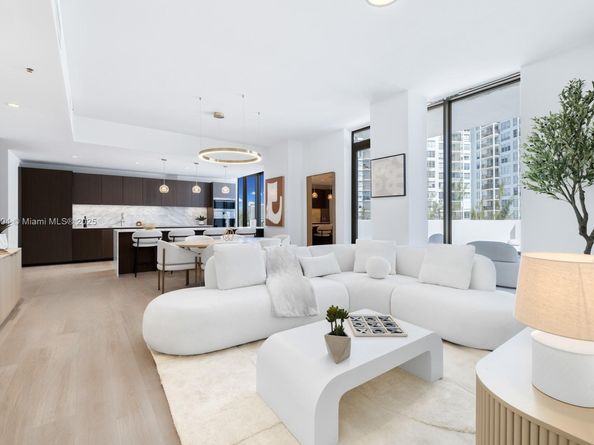 340 W 42nd St 601, Miami Beach FL 33140