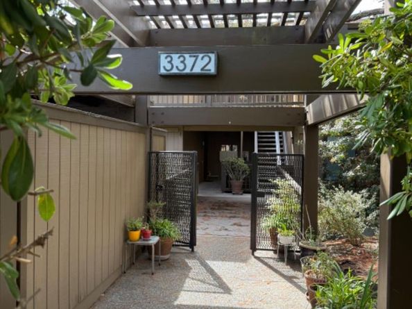 3372 La Mesa Drive unit 2, San Carlos CA 94070