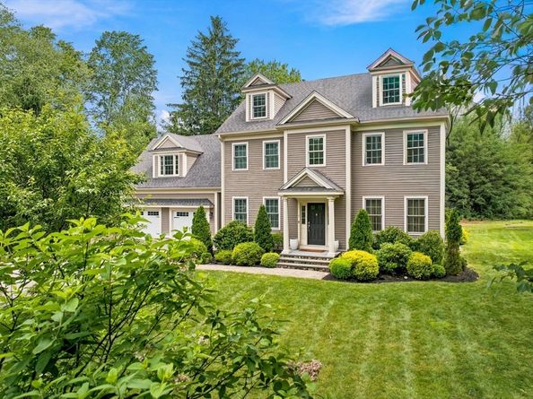 7 Davis Rd, Bedford MA 01730