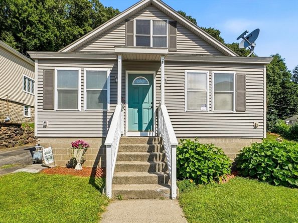 55 Chilmark St, Worcester MA 01604