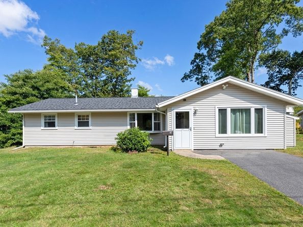 18 Brookfield Dr, Brockton MA 02302