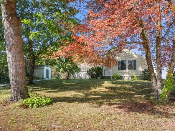 37 Elizabeth St, Uxbridge MA 01569