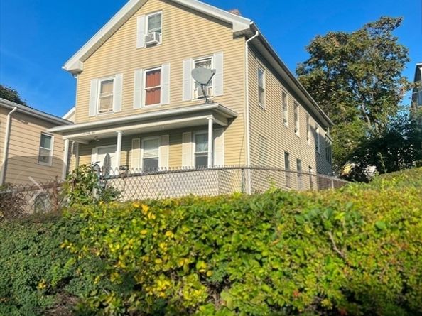 71 Fox St, Worcester MA 01604