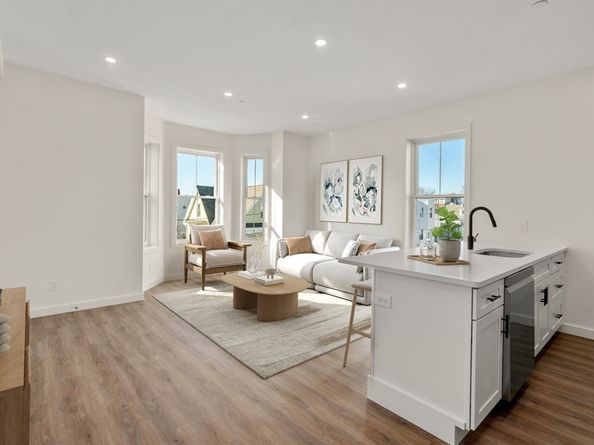 43-45 Blossom St 4, Chelsea MA 02150