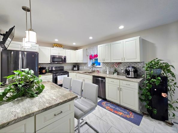 457 Granite St, Worcester MA 01607