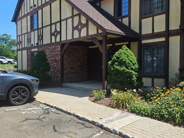 27 Canterbury Road 27, Bridgeport CT 06606