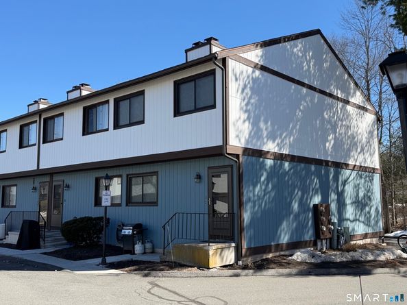 27 Crows Nest Lane 12I, Danbury CT 06810