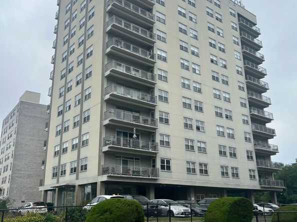 2370 North Avenue 4C, Bridgeport CT 06604