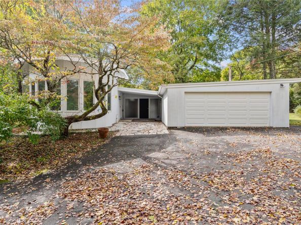 999 Monroe Turnpike, Monroe CT 06468