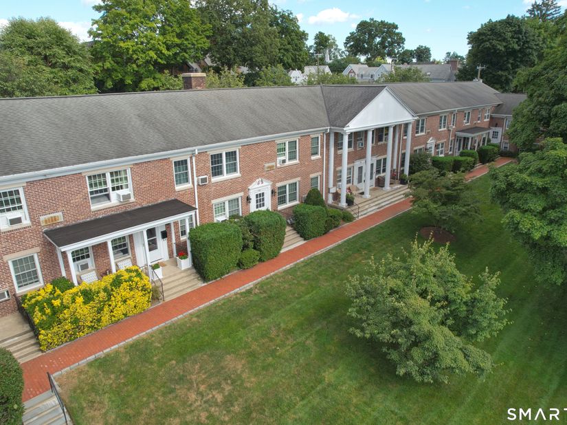 196 Park Street 8, New Canaan CT 06840