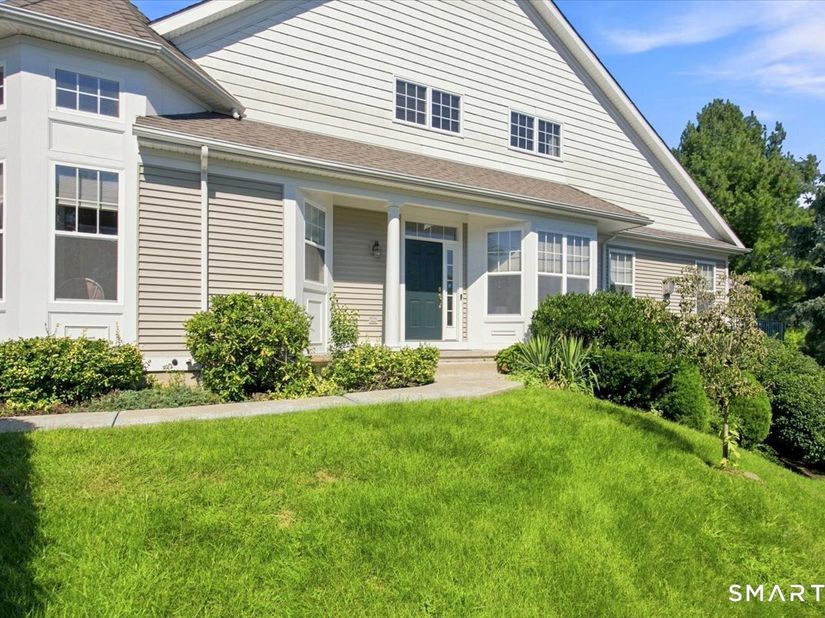 12 Crestview Lane 12, Danbury CT 06810