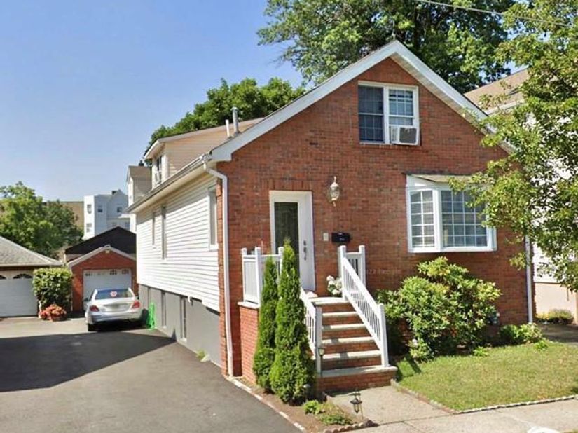 214 Columbus Place, Cliffside Park NJ 07010