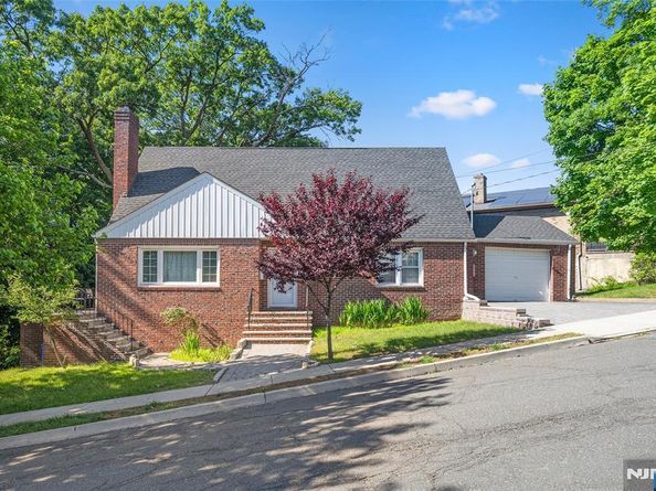 553 Ray Avenue, Ridgefield NJ 07657