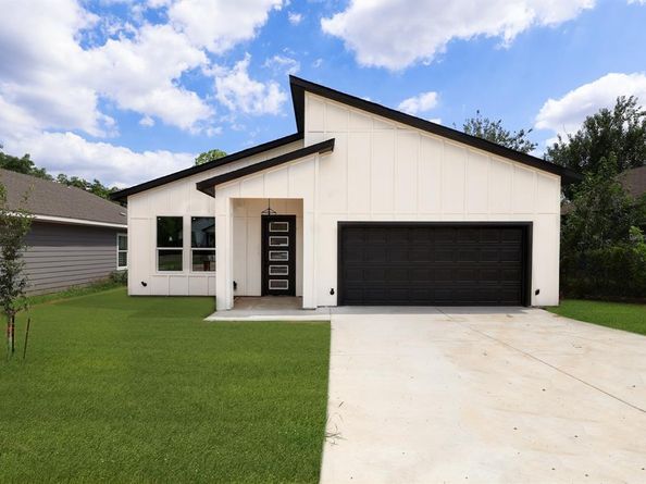 1032 E Arlington Avenue , Fort Worth Texas 76104