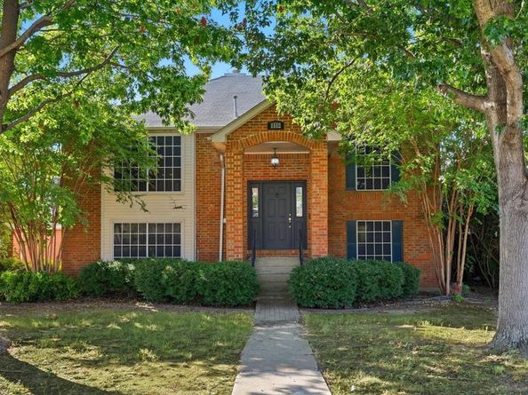 1112  Heather Lane , Carrollton Texas 75010