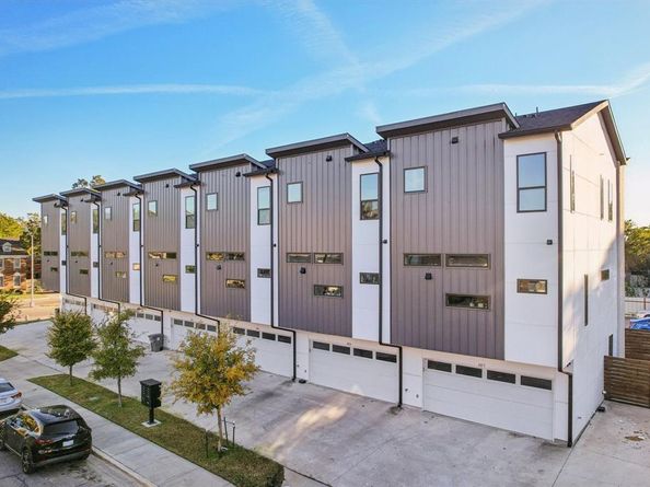 145 N Henderson Avenue  102, Dallas Texas 75214