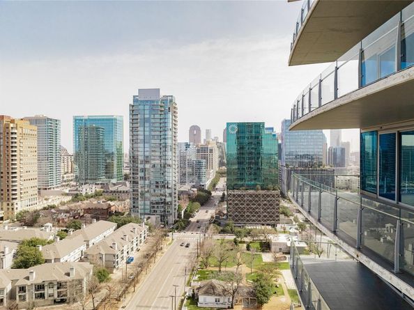 3130 N Harwood Street  2006, Dallas Texas 75201