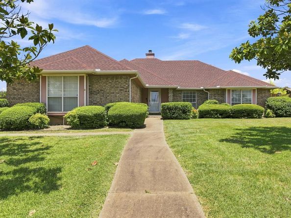 1121  The Meadows Parkway , DeSoto Texas 75115